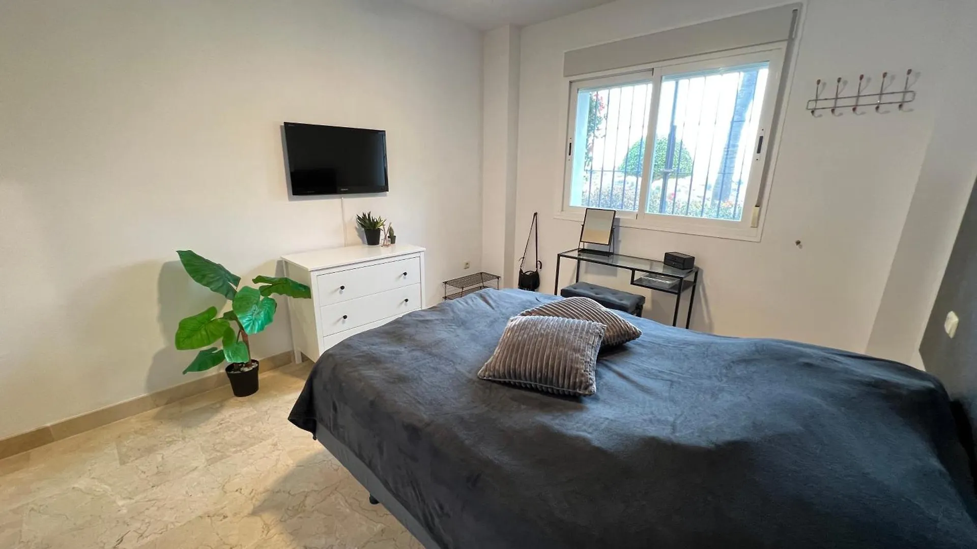 Holiday Home With Garden And Sea View In Calahonda, Near Marbella And Malaga Sitio de Calahonda Apartment